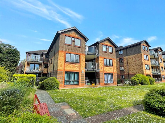 3 Bedroom Apartment For Sale In Blyth Road, Bromley, BR2