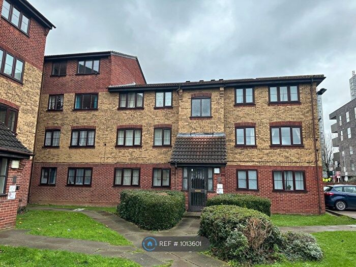 2 Bedroom Flat To Rent In Conway Gardens, Grays, RM17