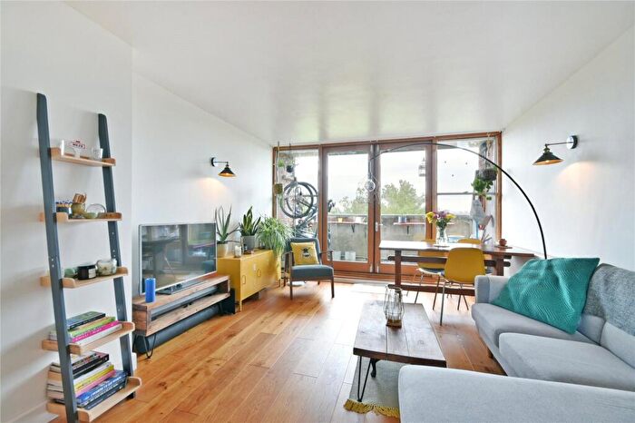 2 Bedroom Flat To Rent In Mill Lane, West Hampstead, NW6