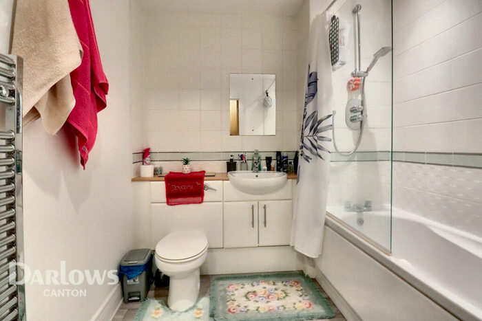 2 Bedroom Apartment For Sale In Ferry Court, Cardiff, CF11