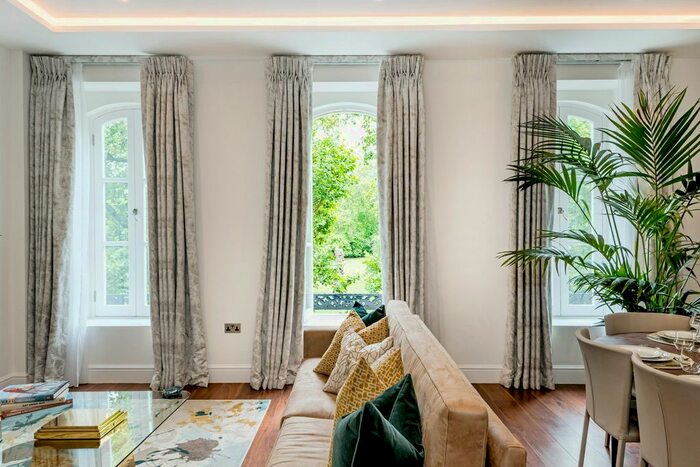 3 Bedroom Flat To Rent In Hyde Park Gate, London, SW7