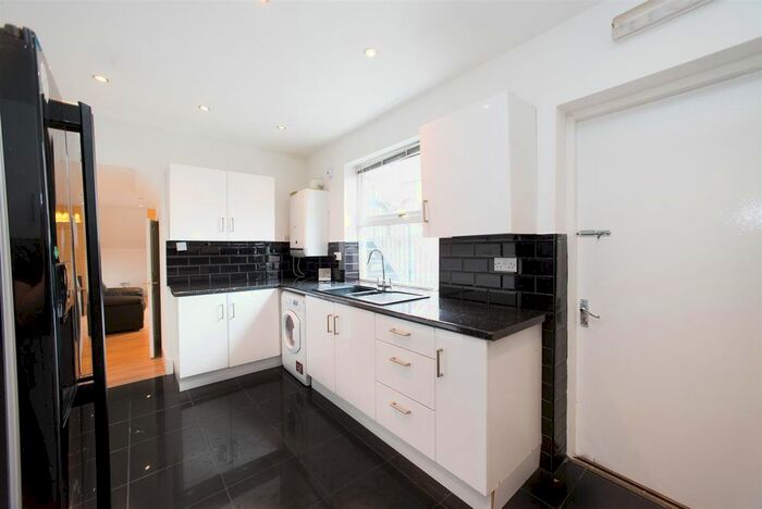 2 Bedroom Flat To Rent In Cheltenham Terrace, Heaton, Newcastle Upon Tyne, NE6