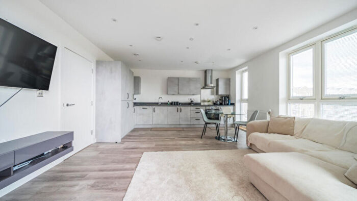 1 Bedroom Flat For Sale In Halewood Way, Rainham, RM13