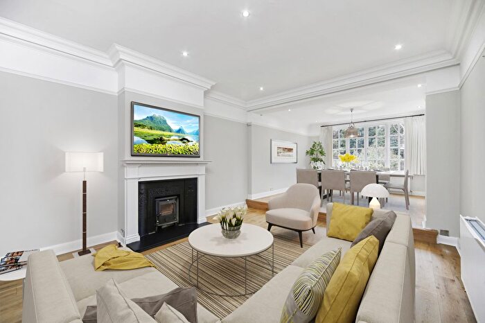 6 Bedroom Detached House To Rent In West Grove, Walton-On-Thames, Surrey, KT12