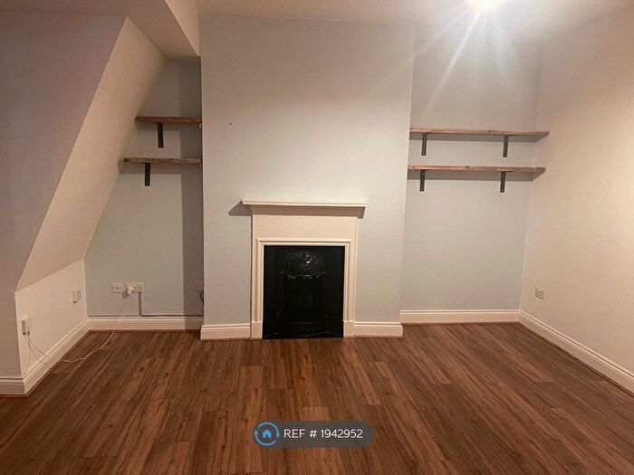 1 Bedroom Flat To Rent In High Street, Rickmansworth, WD3