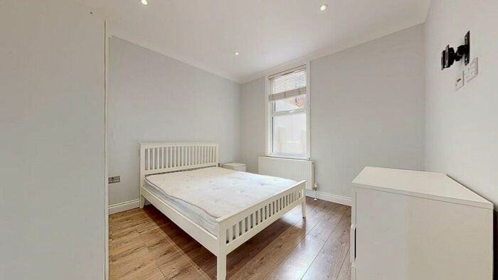 2 Bedroom Ground Flat To Rent In Granville Road, London, N22