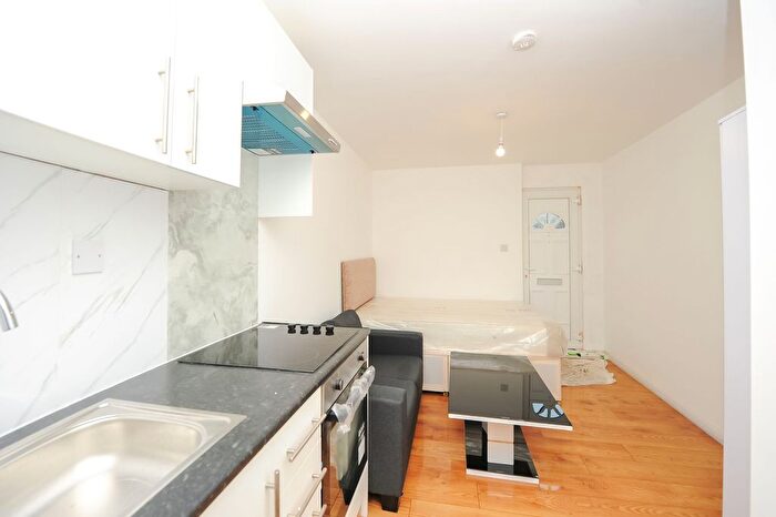 1 Bedroom Studio To Rent In Perimeade Road, Perivale, UB6