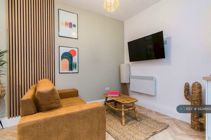 1 Bedroom Flat To Rent In Market Street, Warwickshire, CV21