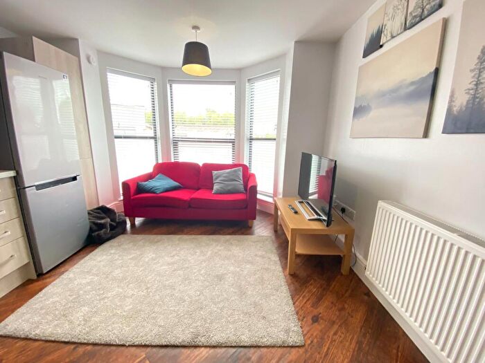 4 Bedroom Apartment To Rent In Apt - Radcliffe Road, West Bridgford, Nottingham, NG2