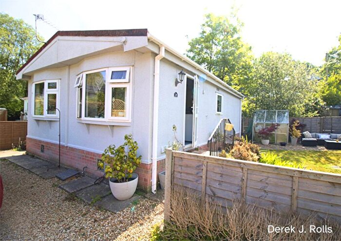 2 Bedroom Detached House For Sale In Wimborne Road, Bournemouth, Dorset, BH10