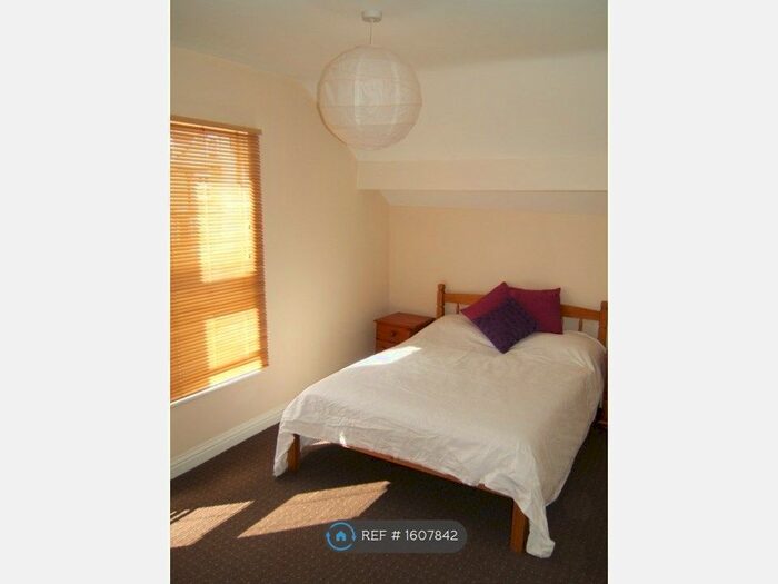 2 Bedroom Flat To Rent In Sandbeck Place, Sheffield, S11