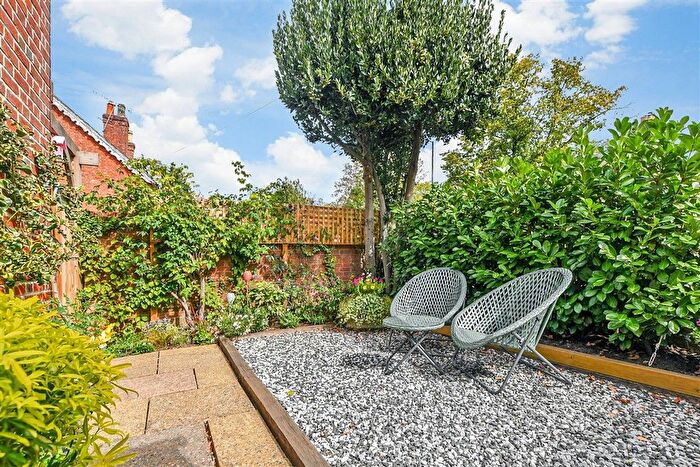 2 Bedroom Link Detached House For Sale In Ashford Road, Tenterden, Kent, TN30