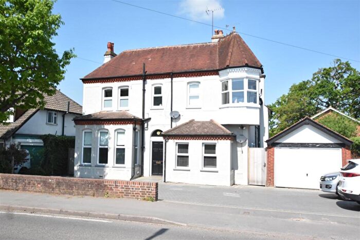 2 Bedroom Flat For Sale In Barnett Wood Lane, Ashtead, KT21