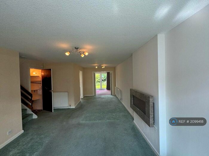 3 Bedroom Detached House To Rent In Thorneside, Denton, Manchester, M34