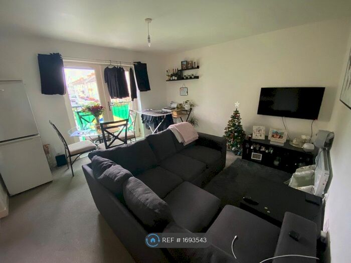 1 Bedroom Flat To Rent In Cambria House, Swindon, SN1