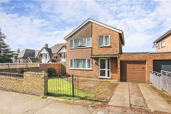 3 Bedroom Link Detached House For Sale In Rockingham Road, Kettering, NN16