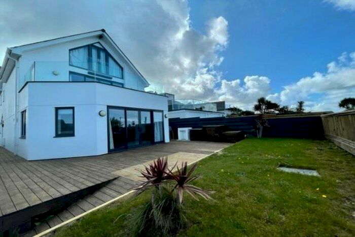 2 Bedroom Flat To Rent In Riviere Towans, Hayle, TR27