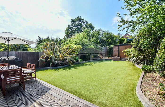 5 Bedroom Semi-Detached House To Rent In The Vale, Golders Green, London, NW11