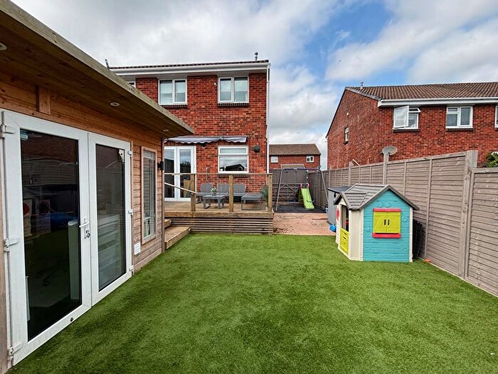 3 Bedroom Semi-Detached House For Sale In Haytor Avenue, Paignton, TQ4