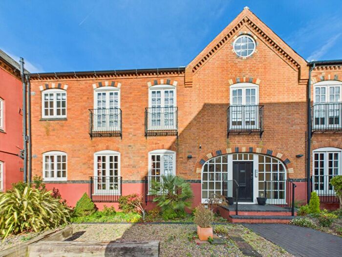 2 Bedroom Flat For Sale In Higham Lane, Stoke Golding, CV13