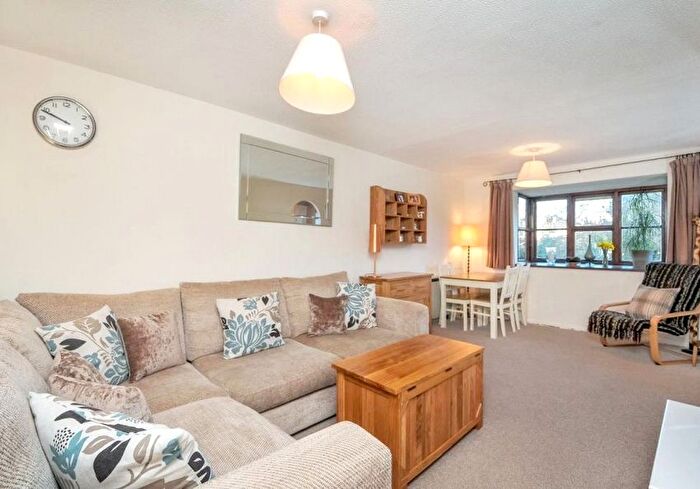 2 Bedroom Flat To Rent In Pages Hill, Muswell Hill, N10