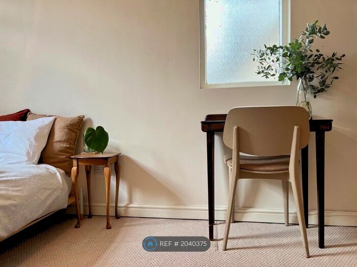 2 Bedroom Flat To Rent In Montague Road, London, E8