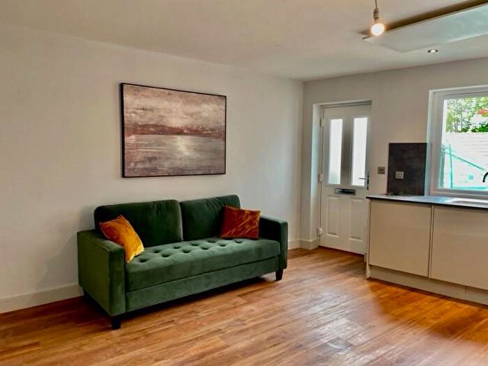 2 Bedroom Flat To Rent In Gloucester Road, Bishopston, BS7