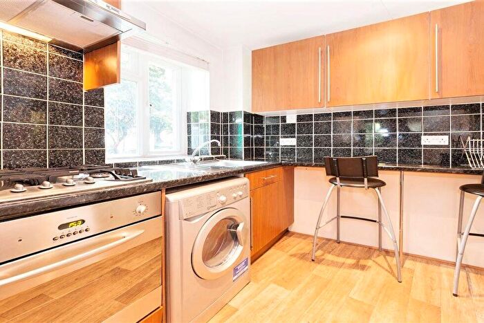 2 Bedroom Flat To Rent In Mapesbury Road, Brondesbury, NW2