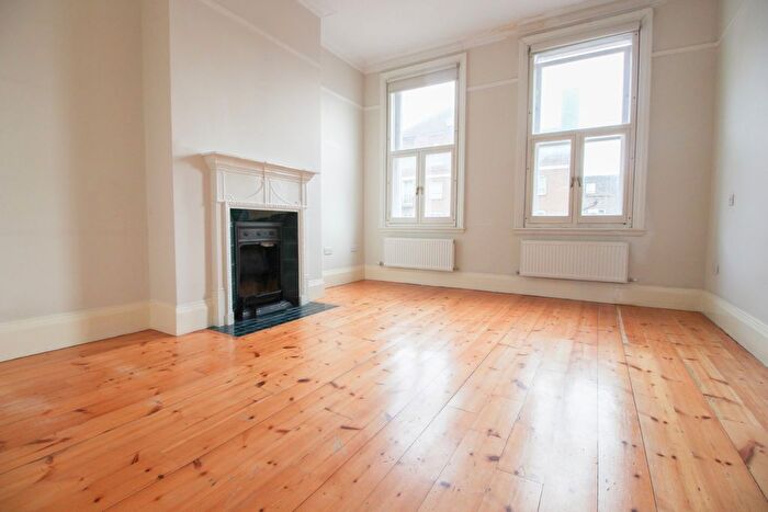 2 Bedroom Flat To Rent In Mare Street, Hackney, E8