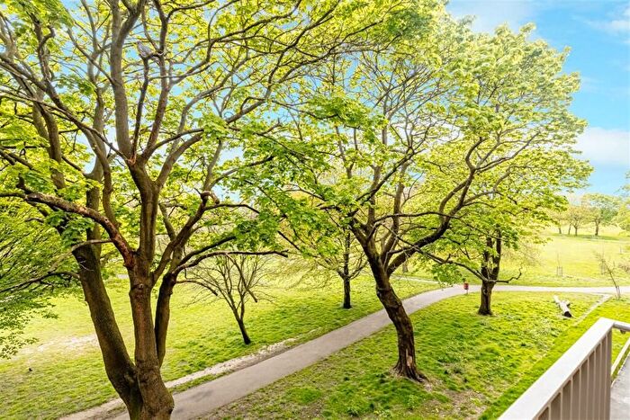 3 Bedroom Detached House To Rent In Clovelly Road, Hounslow, TW3