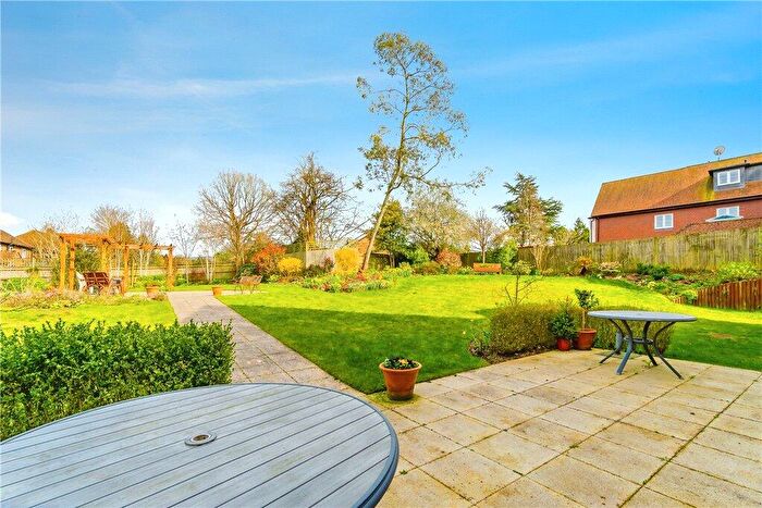 1 Bedroom Flat For Sale In Limpsfield Road, Warlingham, Surrey, CR6