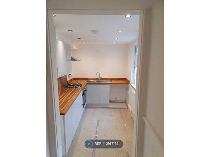 2 Bedroom Flat To Rent In Waylen Street, Reading, RG1