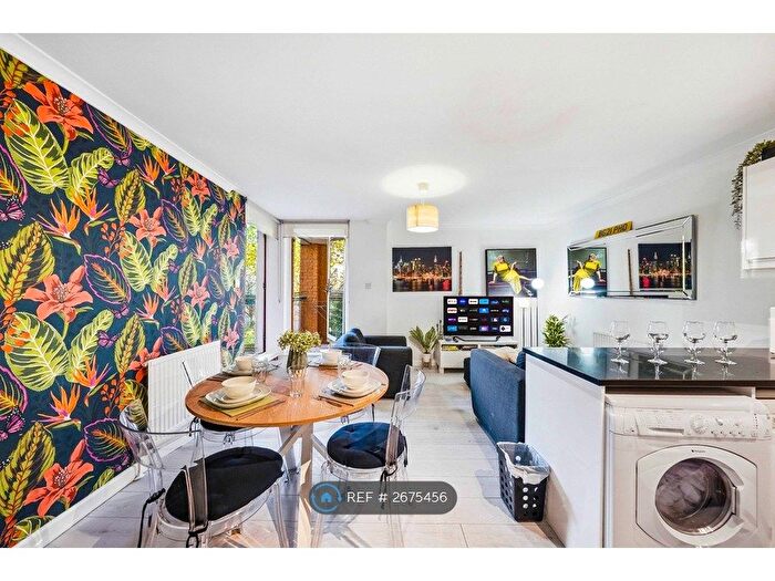 2 Bedroom Flat To Rent In China Court, London, E1W