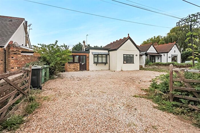 3 Bedroom Bungalow For Sale In Upper Park Road, Wickford, Essex, SS12