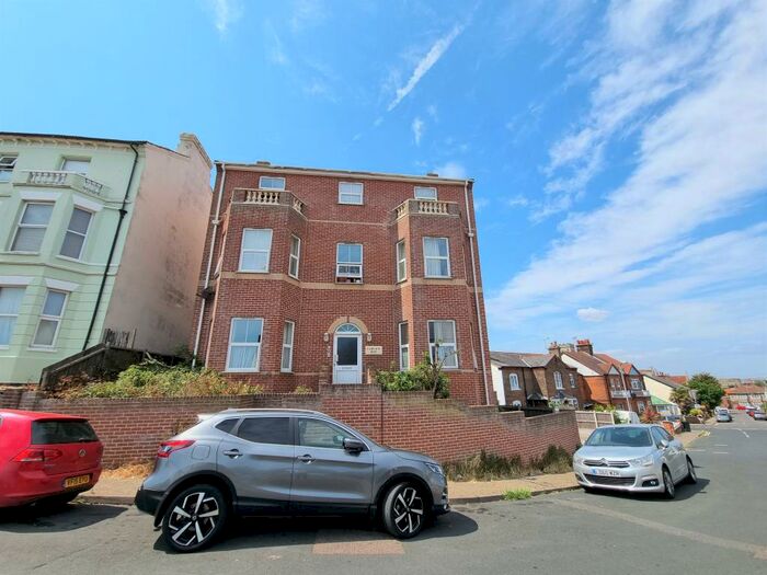 2 Bedroom Property To Rent In Crescent Road, Walton On The Naze, Essex, CO14