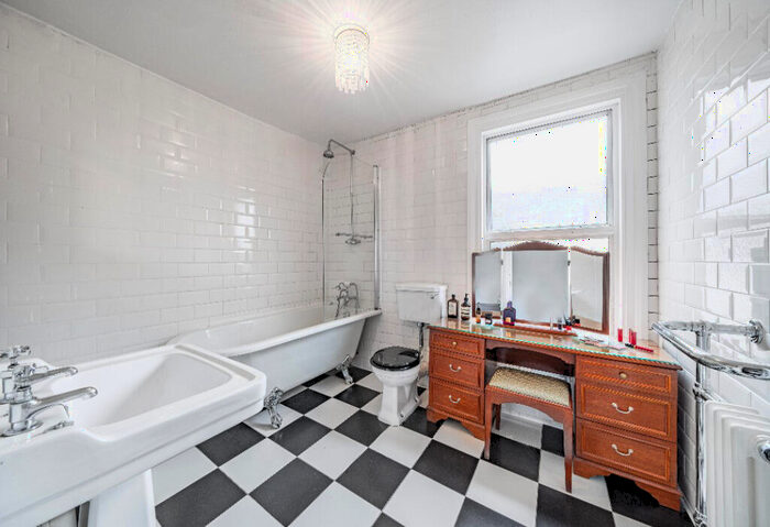 2 Bedroom Flat To Rent In Graham Road, London, E8