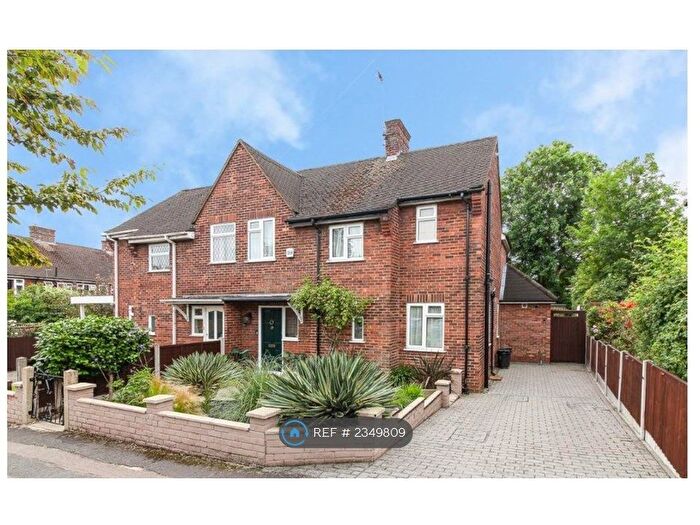 4 Bedroom Semi-Detached House To Rent In Rayleigh Road, Woodford Green, IG8