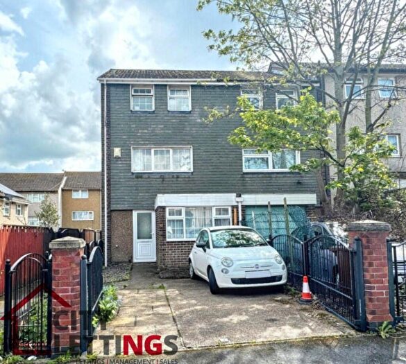 3 Bedroom End Of Terrace House To Rent In Palmerston Gardens, City Centre, NG3