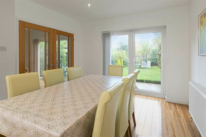5 Bedroom Detached House For Sale In Carroll Avenue, Merrow, GU1