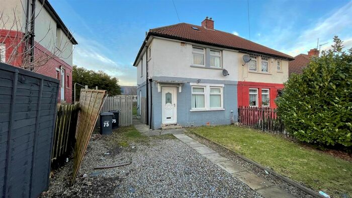 3 Bedroom Semi-Detached House To Rent In Thackeray Road, Bradford, BD10