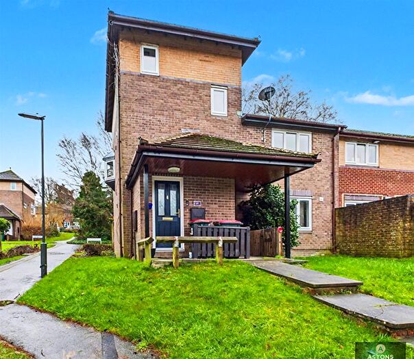 2 Bedroom Maisonette For Sale In Longhurst Road, Broadfield, RH11