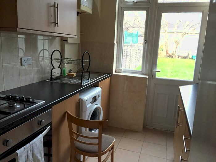 1 Bedroom Flat To Rent In St Albans Road, Ilford, IG3