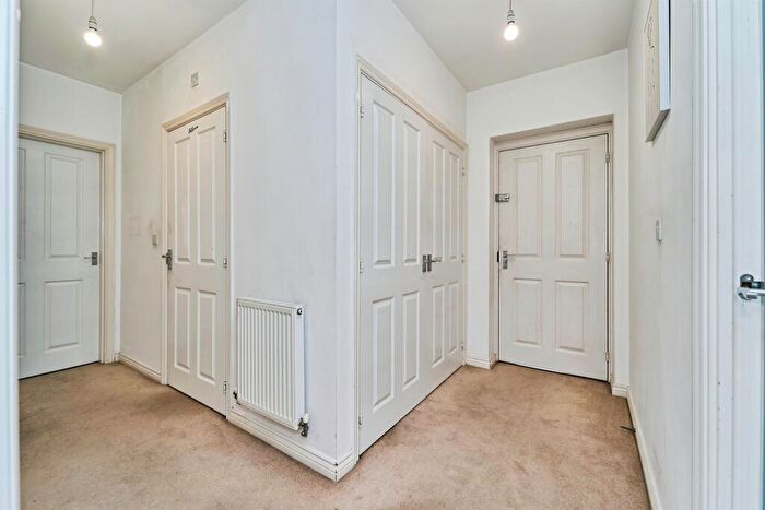 2 Bedroom Coach House For Sale In Creed Way, West Bromwich, B70