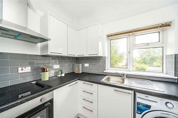 1 Bedroom Flat For Sale In Alderbury Road, Barnes, SW13