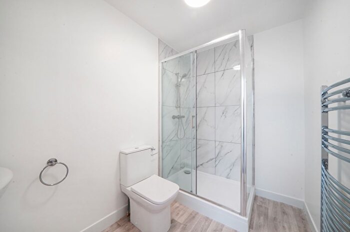 3 Bedroom Flat To Rent In Turnpike Lane, Hornsey, N8