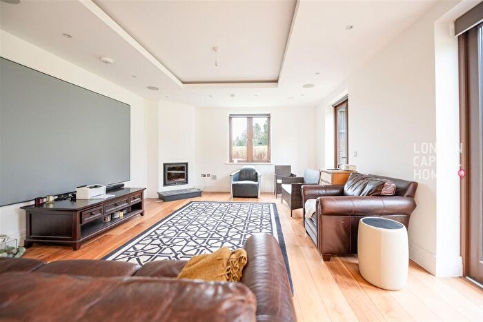5 Bedroom Detached House To Rent In Duchess Crescent, Stanmore, HA7
