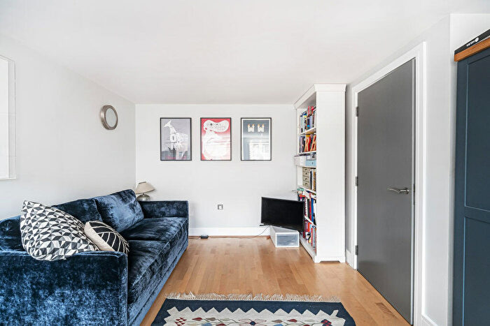 1 Bedroom Apartment For Sale In Peckham Grove, London, SE15