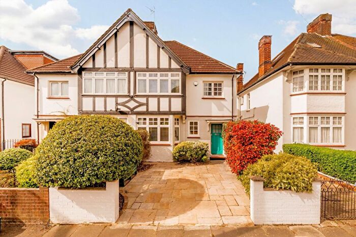 3 Bedroom Property For Sale In Balfour Road, Acton, W3