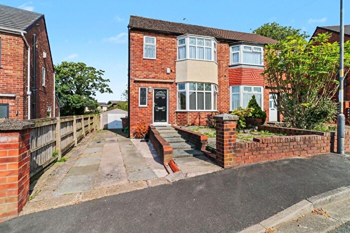 3 Bedroom Semi-detached House To Rent In Braeside Crescent, Billinge, WN5