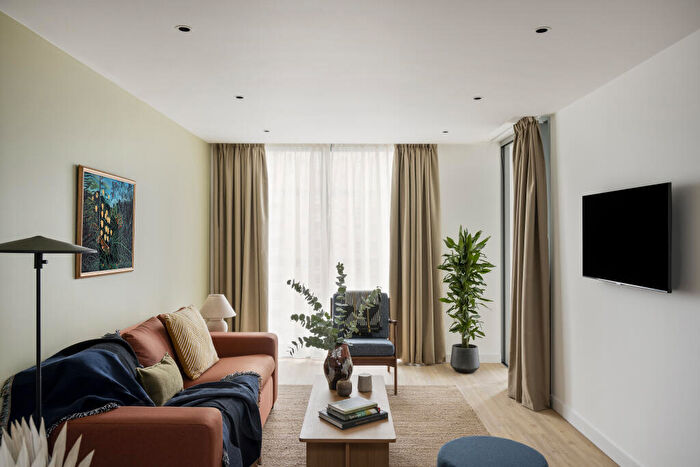 1 Bedroom Apartment To Rent In Bed, Westferry Road, Canary Wharf, E14